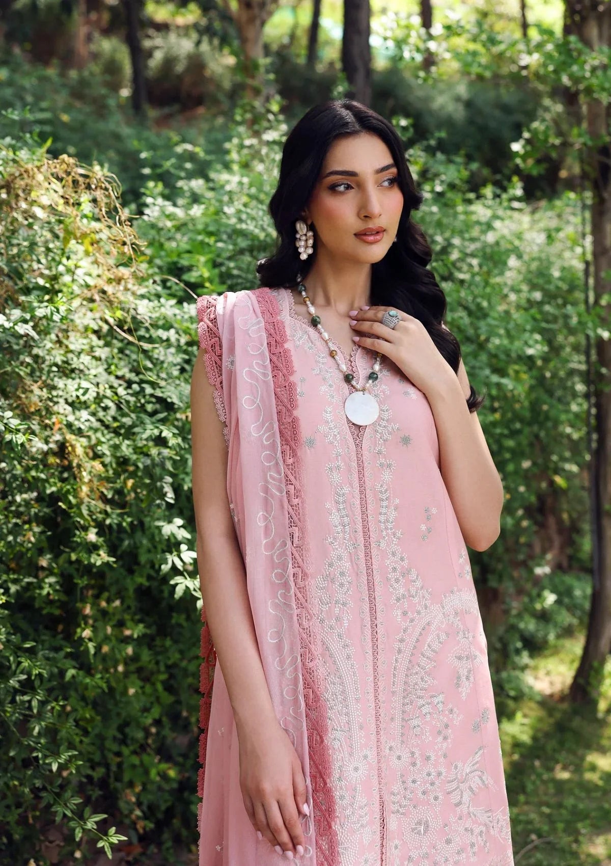 03-Piece Lawn Suit With Thread Embriodery - Unstitched
