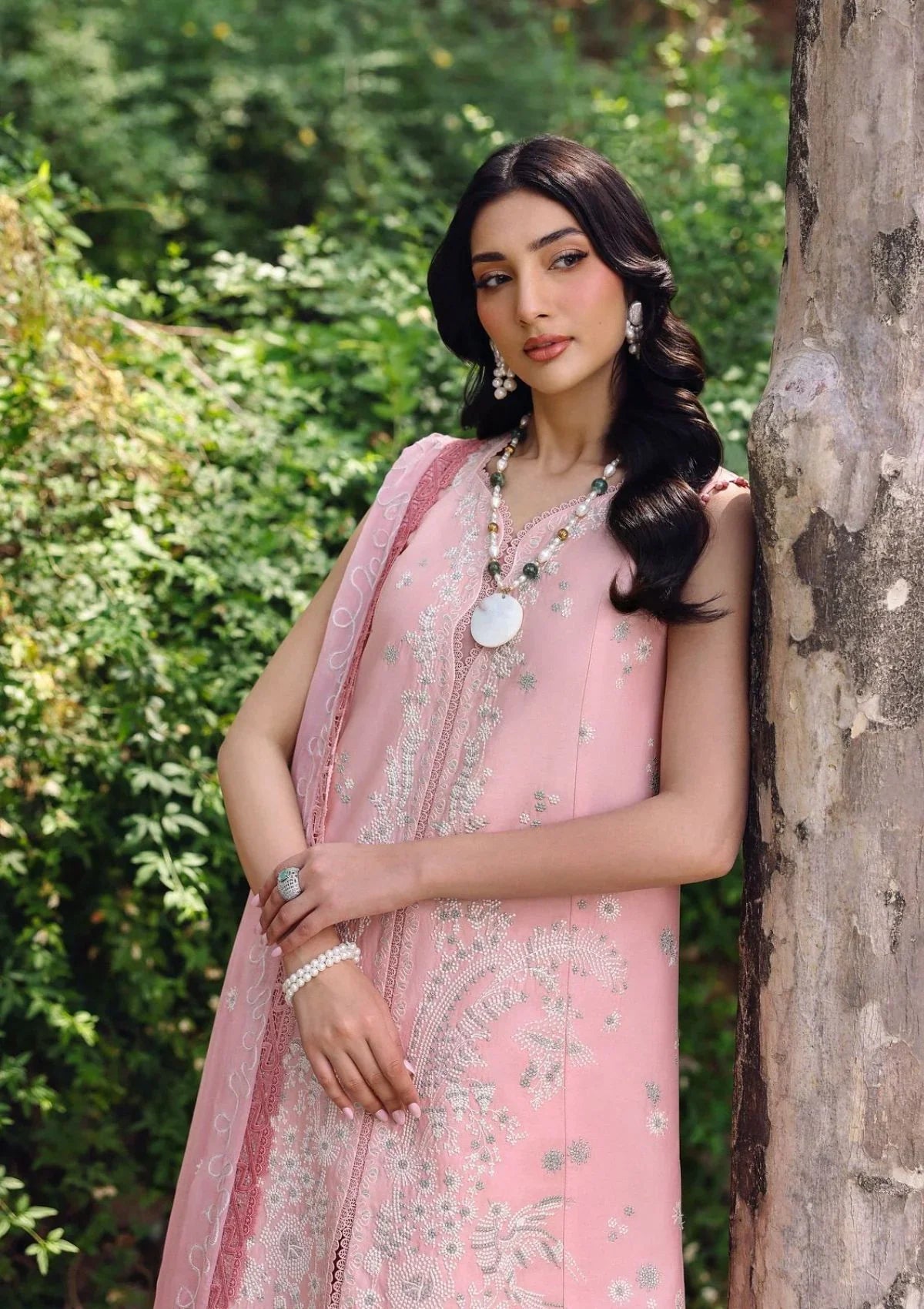 03-Piece Lawn Suit With Thread Embriodery - Unstitched